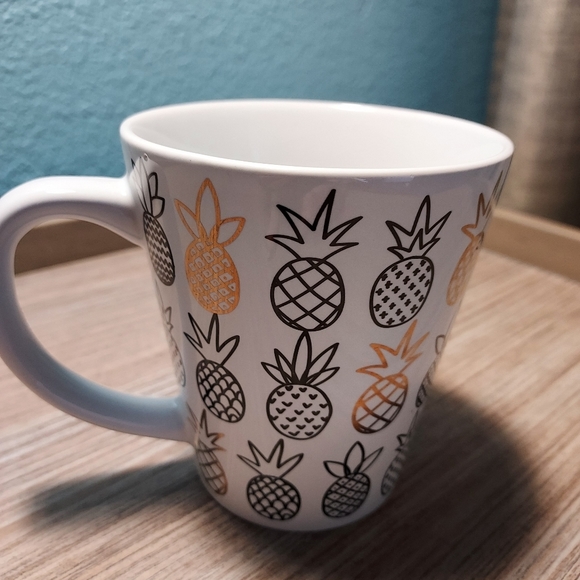 Pineapple Sunday Hawaii Aloha Gold Stoneware Mug - Picture 3 of 8